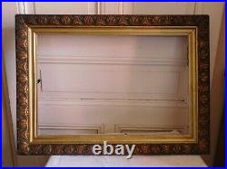 Ancien cadre bois stuqué doré décor stylisé art déco 50.5 x 69.5 cm