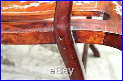 Ancien fauteuil asiatique en palissandre sculpté et incrustations de nacre
