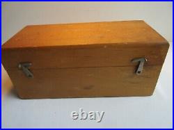 Ancienne boite bois Art Déco, complète de 13 poids bronze, 2,3 KG, pour balance