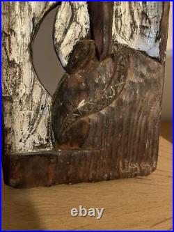 Ancienne sculpture religieuse sur bois, style Art Déco, dessinée Ancienne sculpture religieuse sur bois, style Art Déco, dessinée