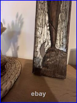 Ancienne sculpture religieuse sur bois, style Art Déco, dessinée Ancienne sculpture religieuse sur bois, style Art Déco, dessinée