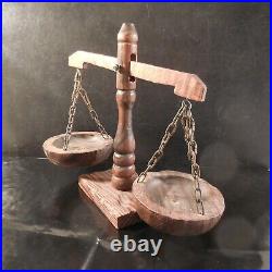 Balance décorative en bois vintage fait main art déco design XXe France N3657