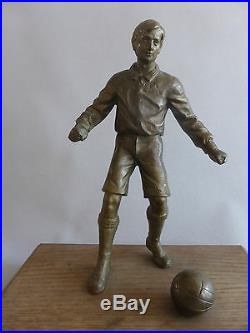 Beau Bronze Football 1900 Art Deco Footballeur Au Ballon Sur Socle En Bois