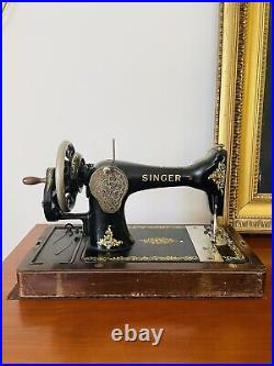 Belle machine à coudre manuelle Singer. 1933