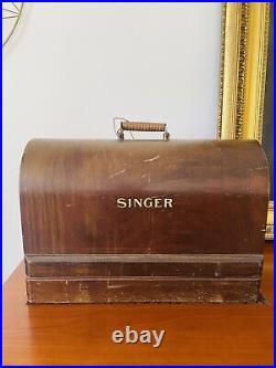 Belle machine à coudre manuelle Singer. 1933