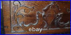 Boite ou coffret ancien sculpté sur bois dauphin époque 18ème/19ème à déterminer