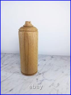 Bombe de graff artisanale, en bois de hêtre. Pop art déco en série limitée Bombe de graff artisanale, en bois de hêtre. Pop art déco en série limitée