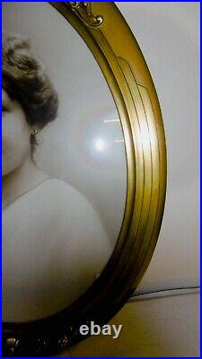 Cadre Art Deco Forme Ovale En Bois Dore Avec Portrait Authentique