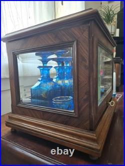 Cave A Liqueur en Bois De Placage Et Verre. P Guillaume Cave A Liqueur en Bois De Placage Et Verre. P Guillaume