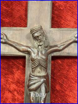 Exceptionnel grand crucifix Art Déco bois exotique croix Jésus Christ Exceptionnel grand crucifix Art Déco bois exotique croix Jésus Christ