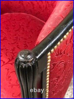 Fauteuil époque Art déco bois noirci style louis XVI recouvert tissu rouge foncé