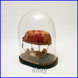 Globe de marié ou pendule en verre avec socle en bois noirci et garniture ancien