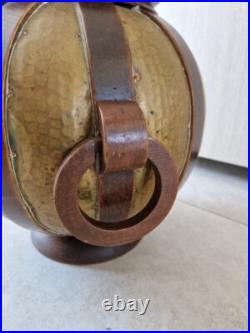 Important vase boule par Gustave Serrurier Bovy dinanderie laiton bois Art Déco Important vase boule par Gustave Serrurier Bovy dinanderie laiton bois Art Déco