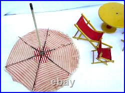 Jouet 1960, ensemble de soleil en bois peint, table, parasol, 4 chaises pliantes