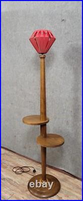 Lampadaire serviteur style Art Déco Période 1940-1950 en bois teinté Lampadaire serviteur style Art Déco Période 1940-1950 en bois teinté