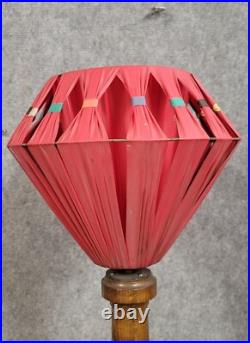 Lampadaire serviteur style Art Déco Période 1940-1950 en bois teinté Lampadaire serviteur style Art Déco Période 1940-1950 en bois teinté