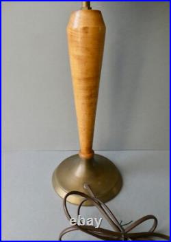 Lampe en métal, bois et opaline, style Mazda, Art Deco, années 60 Lampe en métal, bois et opaline, style Mazda, Art Deco, années 60