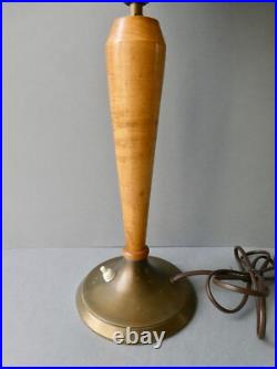 Lampe en métal, bois et opaline, style Mazda, Art Deco, années 60 Lampe en métal, bois et opaline, style Mazda, Art Deco, années 60