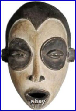 Masque Africain en bois. Masque mural Igbo. Dimensions H 30 x 21 x 14