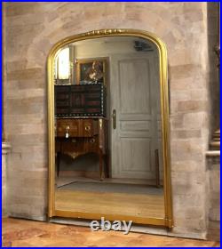 Miroir Ancien Époque Art Déco En Bois / Stuc Doré Surmonté D'une Frise De Fleurs Miroir Ancien Époque Art Déco En Bois / Stuc Doré Surmonté D'une Frise De Fleurs