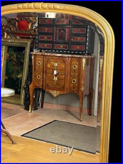 Miroir Ancien Époque Art Déco En Bois / Stuc Doré Surmonté D'une Frise De Fleurs Miroir Ancien Époque Art Déco En Bois / Stuc Doré Surmonté D'une Frise De Fleurs