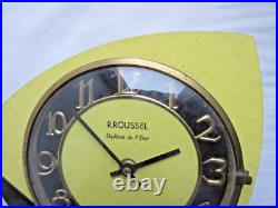 Pendule murale à pile, formica 1960, R. ROUSSEL Déposé, horloge Art Déco Pendule murale à pile, formica 1960, R. ROUSSEL Déposé, horloge Art Déco