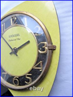 Pendule murale à pile, formica 1960, R. ROUSSEL Déposé, horloge Art Déco Pendule murale à pile, formica 1960, R. ROUSSEL Déposé, horloge Art Déco