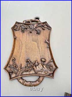 Plateau en bois sculpté art nouveau fleurs et insectes Plateau en bois sculpté art nouveau fleurs et insectes