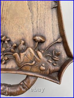 Plateau en bois sculpté art nouveau fleurs et insectes Plateau en bois sculpté art nouveau fleurs et insectes