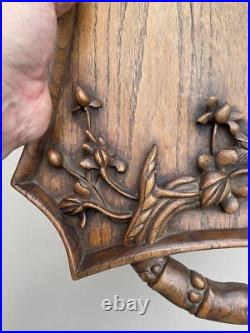 Plateau en bois sculpté art nouveau fleurs et insectes Plateau en bois sculpté art nouveau fleurs et insectes