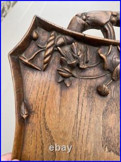 Plateau en bois sculpté art nouveau fleurs et insectes Plateau en bois sculpté art nouveau fleurs et insectes