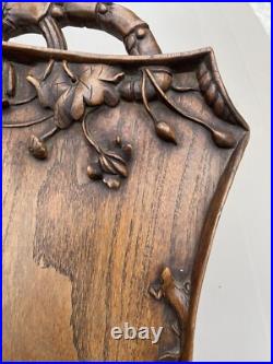 Plateau en bois sculpté art nouveau fleurs et insectes Plateau en bois sculpté art nouveau fleurs et insectes
