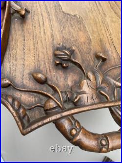 Plateau en bois sculpté art nouveau fleurs et insectes Plateau en bois sculpté art nouveau fleurs et insectes