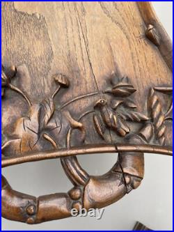 Plateau en bois sculpté art nouveau fleurs et insectes Plateau en bois sculpté art nouveau fleurs et insectes