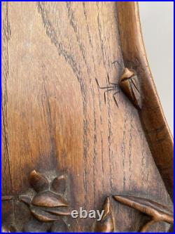 Plateau en bois sculpté art nouveau fleurs et insectes Plateau en bois sculpté art nouveau fleurs et insectes