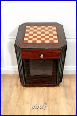 Une table de jeu d'échecs Art Déco en bois d'hêtre et palissandre avec un tiroir