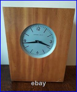 Union soviétique GRANDE horloge en bois FLÈCHE. Montre électrique à