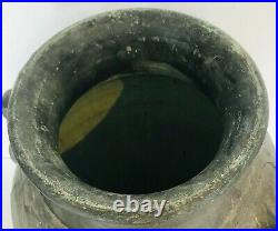 Vase cruche art déco en terre cuite patiné à anses décor feuillages. XX siècle